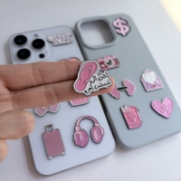 Stock usine 2026 personnalisable : Pin's en émail souple et autocollants décoratifs pour téléphone personnalisés, gravés sur mesure, thèmes Girl Boss et arabe