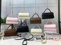 Sacs à main pour femmes en gros à prix abordable, marques de créateurs célèbres, vêtements et sacs d'occasion colorés en balles