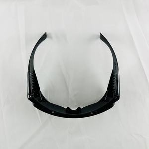 Lentilles G8 Remise spéciale quotidienne Lunettes de sécurité noires pour le soudage et l'extérieur Lentilles de <span class=keywords><strong>contact</strong></span> arc-en-ciel