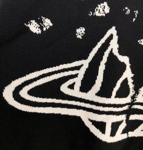 Fabricant de pulls en tricot ample de style rétro streetwear pour hommes, 100% coton, col rond, épaules tombantes, jacquard planétaire, personnalisés OEM/ODM - Product Image 3