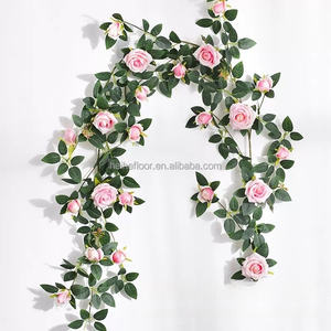 Guirlandes de roses artificielles en soie légères et réalistes pour la décoration murale intérieure et extérieure - Décoration pour la fête des mères et Noël - Product Image 3