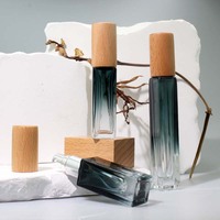 Vente en gros de flacons carrés en verre de 5 ml et 10 ml, atomiseur de parfum à dégradé de couleur avec bouchon en bois