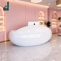 Bureau d'accueil moderne incurvé en laque irrégulière avec tiroirs de rangement pour salon de beauté, salon de coiffure et hall de manucure