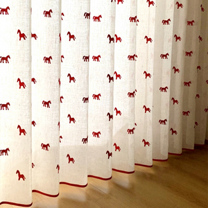 Tenda Oscurante per Bambini con Cavallo Rosso Ricamato, Pannello in Maglia, Vendita all'Ingrosso, Misure Personalizzate, Moderna per Finestra Angolare del Soggiorno - Product Image 3