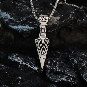 Collier pendentif flèche en acier inoxydable pour homme, style nordique viking, design géométrique, bijou cadeau - Product Image 4