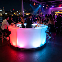 Barre LED RGBW étanche IP65, lumière blanc chaud 2700K, garantie 2 ans pour bars et restaurants en extérieur