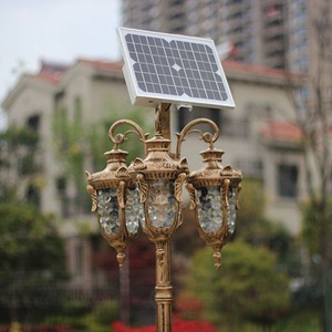 Lampadaire de jardin extérieur en fer avec abat-jour en verre LED, lumière blanc chaud 2700K, IP66, ampoule A19 non amovible, alimentation solaire AC 220V avec détecteur de mouvement - Product Image 3