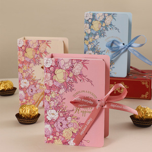 <span class=keywords><strong>Boîte</strong></span> cadeau souvenir de style livre, impression de fleurs de rose, <span class=keywords><strong>boîte</strong></span> en carton rigide plus épaisse, poignée, fermeture magnétique pour l'emménagement, le mariage - Product Image 1