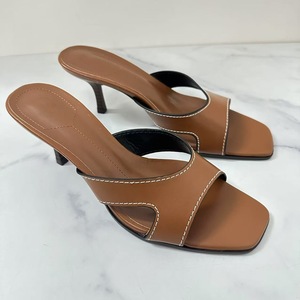 Nouvelles <span class=keywords><strong>sandales</strong></span> d'été montantes pour femme Z 2026 - Tendance mode, marron, avec coutures, bout carré, <span class=keywords><strong>talon</strong></span> haut, bout ouvert - Product Image 2