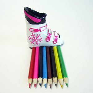 Vente en gros Nouveau <span class=keywords><strong>Pot</strong></span> de stylo en forme de chaussure de ski en résine mignon Porte-<span class=keywords><strong>crayon</strong></span> personnalisé pour bureau <span class=keywords><strong>à</strong></span> domicile Figurine <span class=keywords><strong>3D</strong></span> pour organisateur de bureau - Product Image 3