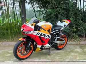 Motocicleta Deportiva de Carreras Honda1CBR600RR de 600cc y Cuatro Cilindros con <span class=keywords><strong>Carenado</strong></span> Completo - Product Image 3