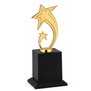 Fabricant de trophées en métal de haute qualité pour les événements scolaires, professionnels et de divertissement, avec base en bois. - Product Image 1