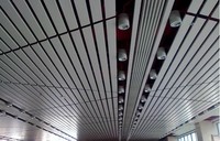 Panneaux de plafond acoustiques en aluminium modernes à prix d'usine, dalles de plafond en aluminium à clipser pour la décoration de bureaux, plafond métallique