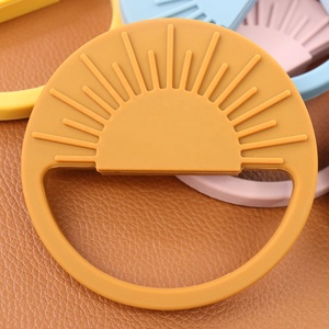 ยางกัดซิลิโคนเกรดอาหาร ปลอดสาร BPA รูปทรงดวงอาทิตย์ สำหรับเด็กแรกเกิด-24 เดือน และเด็ก 2-4 ปี - Product Image 4