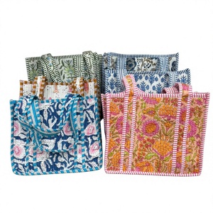 Sac fourre-tout matelassé en coton fait main pour femme, avec chaînes, fermeture ouverte, résistant à l'eau, idéal pour l'été - Product Image 1