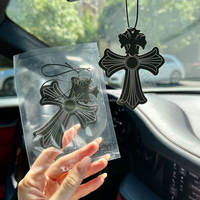 Meilleur prix forme de croix parfum de voiture accessoire de décoration logo personnalisé pendentif désodorisant de voiture en papier suspendu parfumé