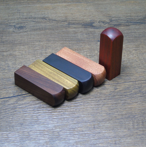 Sello de madera con nombre - Product Image 1