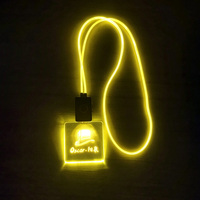 Blinkende USB-Aufladbare LED-Namensschilder Leuchtende Acryl-Partydekoration Beleuchtetes Schlüsselband-Abzeichen