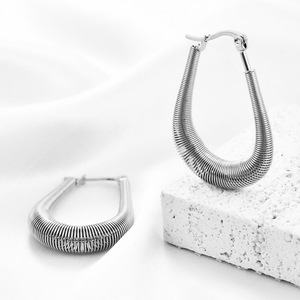 Boucles d'oreilles créoles en acier inoxydable en forme de U, 25 mm, goutte d'eau, bijoux de mode pour soirée, couleur or acier - Product Image 4