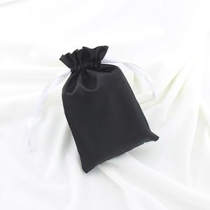 Sacs en satin à cordon tressé avec pompon, pour chaussures, extensions de cheveux et grandes perruques, avec logo personnalisé - Product Image 6