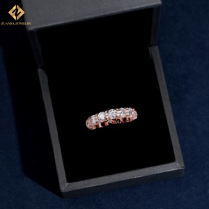Anillo de Eternidad de Plata 925 Chapado en Oro para Mujer, con Moissanita Certificada GRA, Corte Brillante y Engaste de Garras, Joyería de Moda - Product Image 4