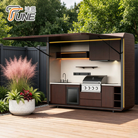 Station de cuisine extérieure avec barbecue intégré et armoires résistantes aux intempéries pour patio et jardin