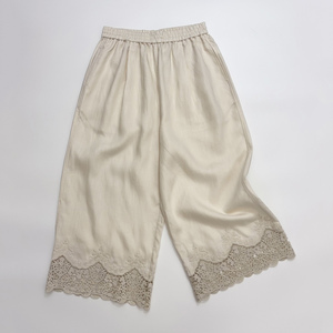 Pantalon droit taille élastique pour femme, respirant, mi-été, en tissu peigné ODM, avec broderie en dentelle épaisse, coupe large et courte - Product Image 1