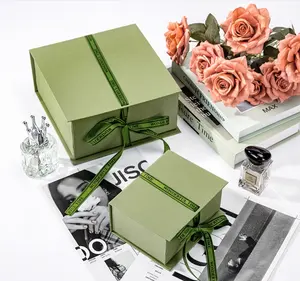 Elegant premium Customized graceful design green art paper rigid coated gift box with lid and handle