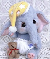 Peluche personnalisée Rubii en forme d'éléphant avec bonnet jaune et compagnon ours en peluche