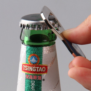 Vente en gros Porte-clés mignon en métal personnalisé avec logo imprimé UV Porte-clés ouvre-bouteille dessin animé à la mode - Product Image 4