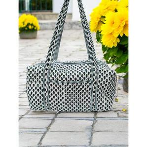 Sac de voyage matelassé en coton durable, spacieux, léger, fait main, idéal pour la gym, le travail, les sports ou les courts séjours - Product Image 1