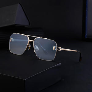 Lunettes de soleil carrées sur mesure de style européen et américain pour hommes, noires, verres PC UV400, style Instagram, vente en gros - Product Image 3