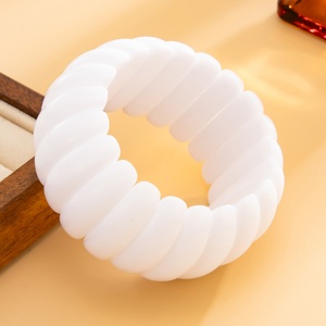 Brazalete de Moda con Diseño Geométrico Irregular de Metal y Resina para Mujer, Brazalete Apilable para Fiesta, Joyería de Moda - Product Image 3