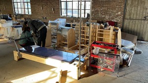 سرير بيلاتس مرتفع <span class=keywords><strong>2</strong></span> في 1 للياقة البدنية والتمارين الرياضية بسعر تنافسي وسرعة قابلة للتعديل - Product Image 2