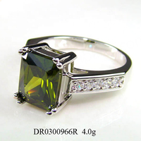 Anillo de Plata de Ley 925 con Baño de Rodio, con Zirconia en Corte Rectangular Verde Oliva, para Boda y Aniversario