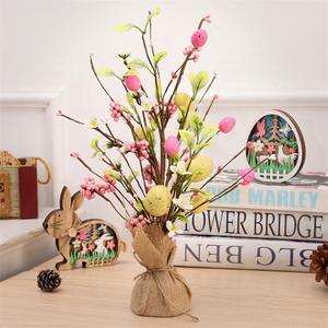 Décoration de bureau LANJO : Mini-arbre artificiel avec branches de tulipes et œufs de Pâques pastel pour l'affichage des fêtes de printemps et de Pâques - Product Image 5