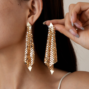 Boucles d'oreilles géométriques métalliques argentées électroplaquées, style exagéré, pour femmes européennes et américaines, mode transfrontalière - Product Image 1