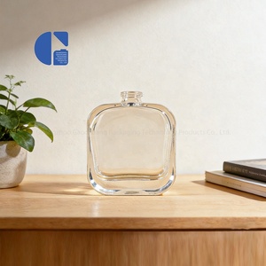 Esclusiva Bottiglia di Profumo Quadrata Piatta da 50ml con Lato a Griglia Texturizzata e Base Pesante in Vetro, Flacone Spray per Fragranze di Design di Alta Gamma - Product Image 2