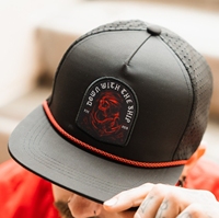 Casquettes de luxe Hip Hop logo brodé à 5 panneaux, chapeau perforé imperméable à l'eau avec trou découpé au laser