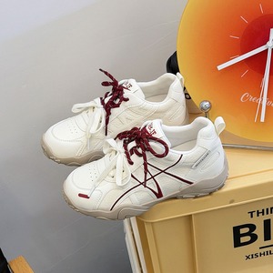 Nouvelles chaussures de sport brodées pour femme, collection Printemps 2026, à semelle épaisse et rehaussée, décontractées, à semelle souple, pour activités sportives - Product Image 1