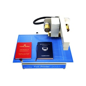 Machine de marquage à chaud <span class=keywords><strong>pneumatique</strong></span> automatique industrielle pour cartes de visite, invitations de mariage, impression de couvertures de livres en cuir - Product Image 1