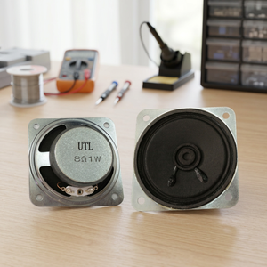 Altavoz Cuadrado de Metal Plateado de 57 mm y 1 W - Product Image 2