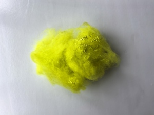 Fibra de Poliéster 100% Reciclada, Staple de Fiação Siliconizada, Material de Preenchimento para Têxteis Domésticos, 1.5D 64mm, Conjugada Oca, Resistente ao Fogo - Product Image 2