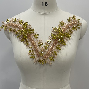 Applique florale de luxe faite à la main en fil métallique 3D avec strass brillants pour accessoires de robe - Product Image 6