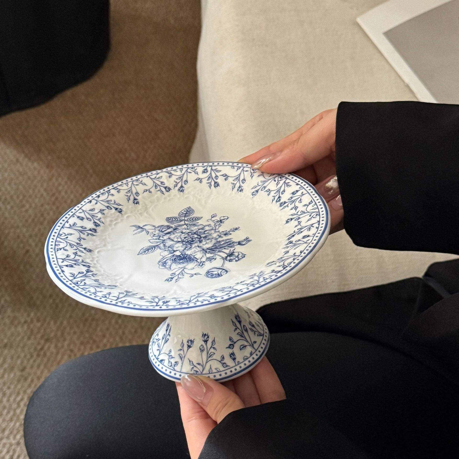 Blue and white high-footed 6-inch 15.5*8