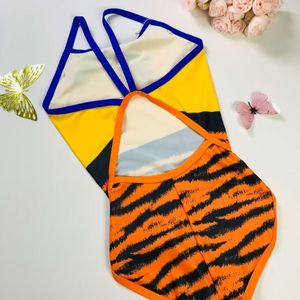 ชุดว่ายน้ำวันพีซซุน วูคง แบบผูกเชือก ป้องกันแสงแดด UPF50+ สำหรับการแข่งขัน - Product Image 2