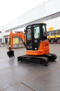Offre Spéciale – Nouvelle Mini-Excavatrice sur Chenilles Lonking CDM6025 de 2,65 Tonnes – Moteur Haute Efficacité – Approvisionnement Direct Usine – Chenilles en Caoutchouc Compactes - Product Image 5