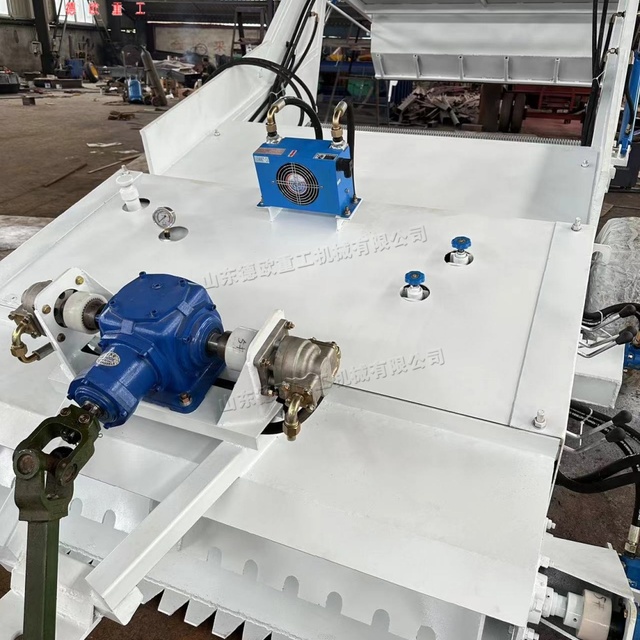 Tractor Trailed Beach Cleaner Diesel Beach Cleaning Machine Beach Sand Cleaning Equipment