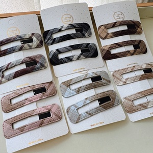 Coppia di fermagli quadrati in tessuto scozzese per bambine, fermagli laterali stile preppy, fermagli per capelli corti, fermagli posteriori alla moda, fermagli per capelli da donna fatti a mano, primaverili - Product Image 1