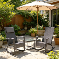 Ensemble de chaises à bascule en rotin PE toutes saisons pour extérieur, avec table basse en verre trempé pour balcon